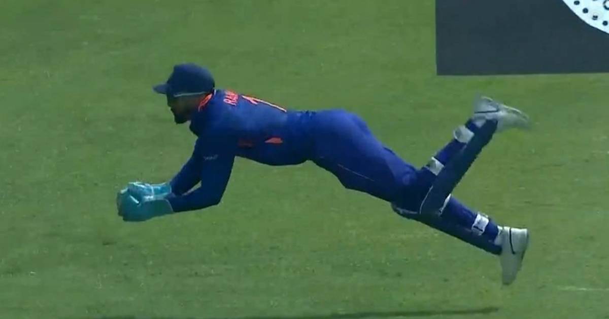 batsmen-were-also-surprised-to-see-this-amazing-catch-of-lokesh-rahul-watch-video