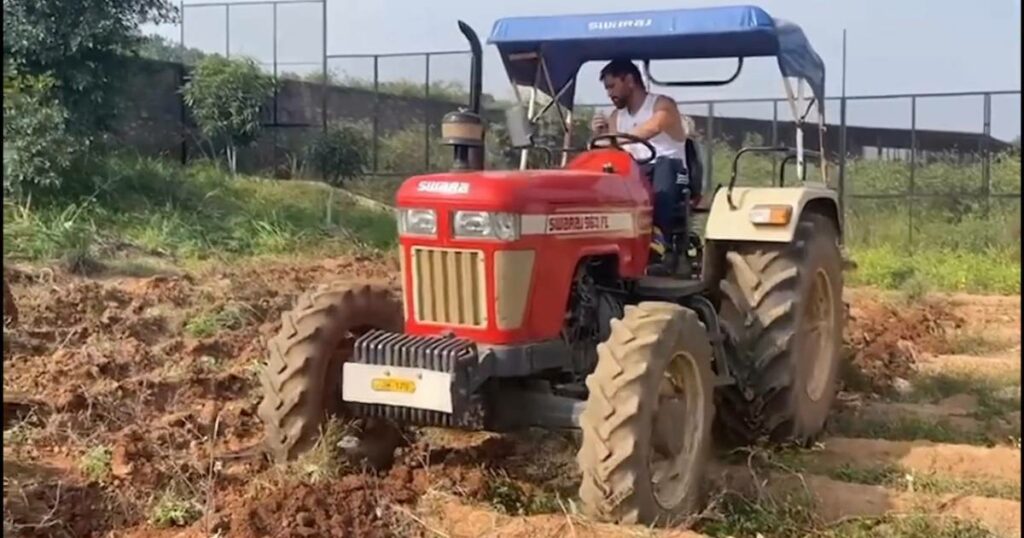 ms-dhoni-was-seen-driving-a-swaraj-tractor-in-the-field-the-video-went-viral-like-a-fires